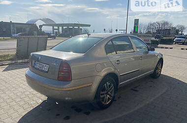 Седан Skoda Superb 2004 в Снятині