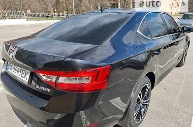 Седан Skoda Superb 2017 в Кропивницком