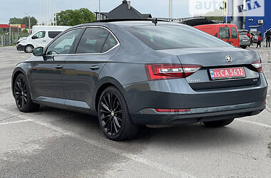 Седан Skoda Superb 2017 в Черновцах