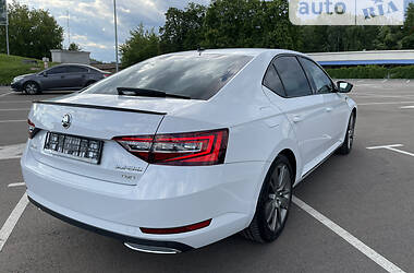 Седан Skoda Superb 2016 в Киеве