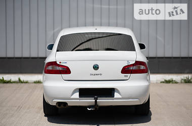 Лифтбек Skoda Superb 2012 в Черновцах