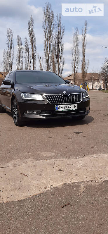 Хэтчбек Skoda Superb 2016 в Кривом Роге