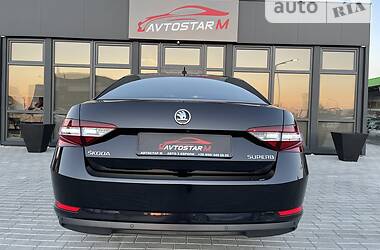 Седан Skoda Superb 2015 в Мукачево