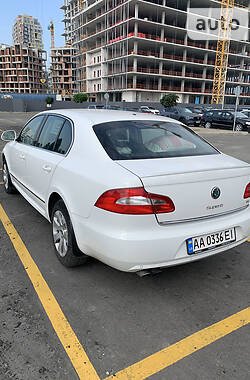 Седан Skoda Superb 2013 в Киеве