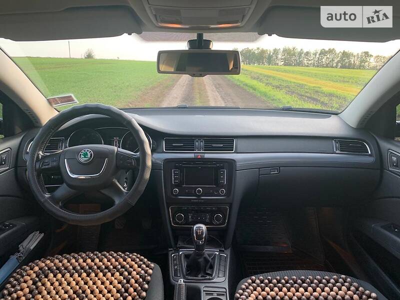 Универсал Skoda Superb 2011 в Петрове
