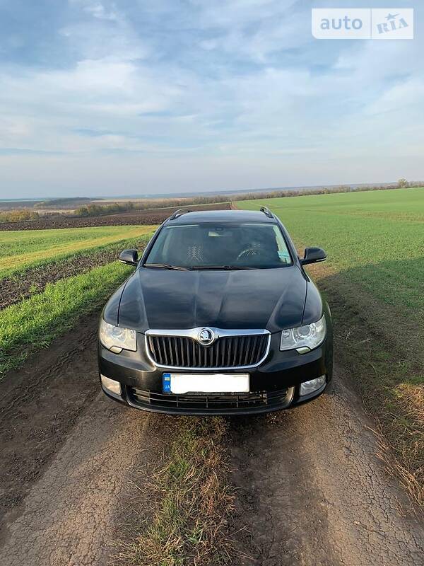 Универсал Skoda Superb 2011 в Петрове