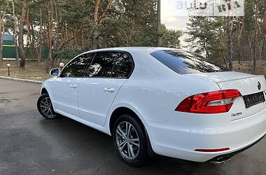 Седан Skoda Superb 2015 в Чернівцях