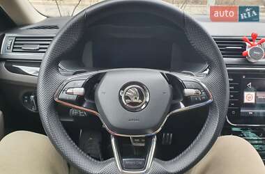 Лифтбек Skoda Superb 2016 в 