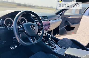 Седан Skoda Superb 2018 в 