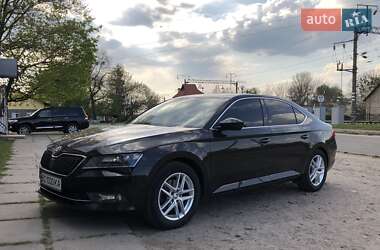 Лифтбек Skoda Superb 2016 в 