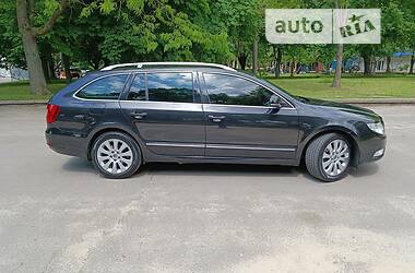 Универсал Skoda Superb 2013 в Ровно