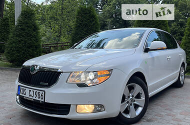 Седан Skoda Superb 2011 в Дрогобичі