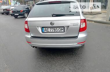 Універсал Skoda Superb 2012 в Дніпрі