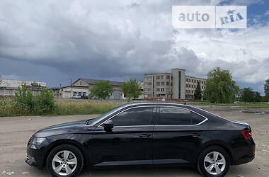 Лифтбек Skoda Superb 2015 в Калуше