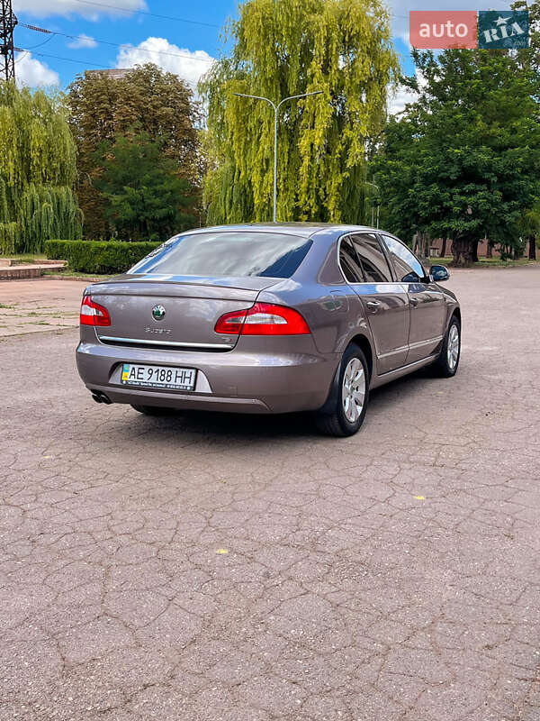 Лифтбек Skoda Superb 2013 в Кривом Роге