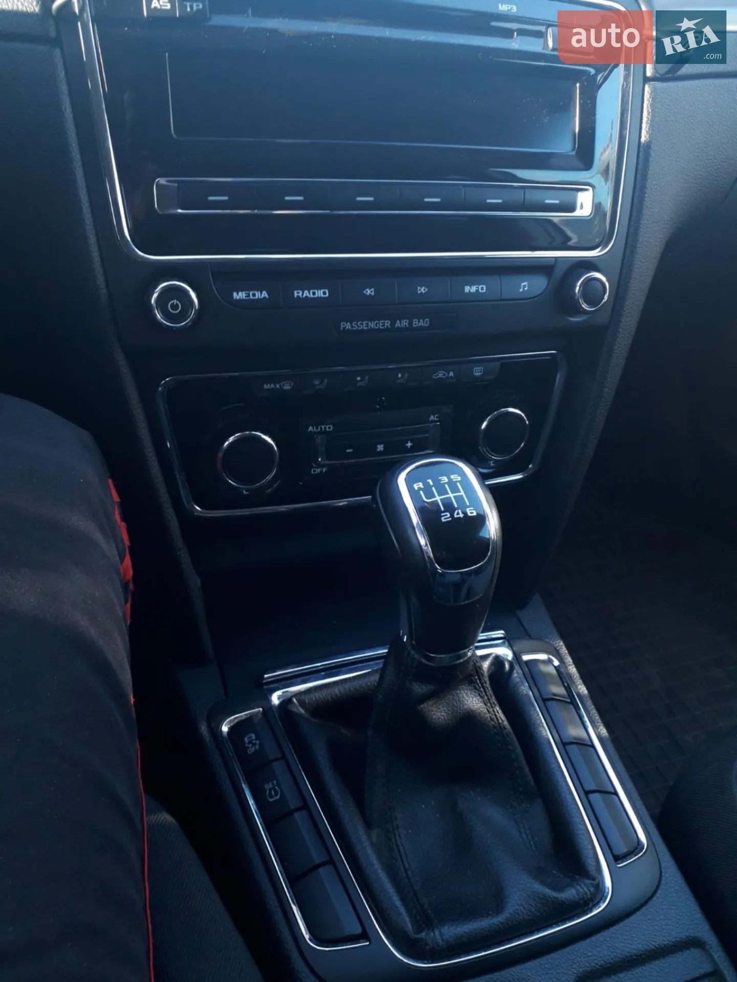2010 Skoda Superb - мініатюра 9