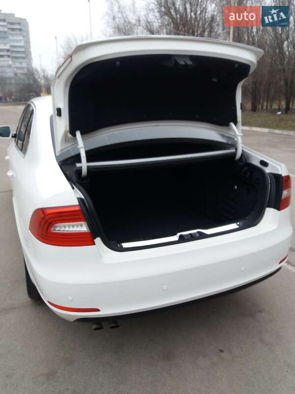 Лифтбек Skoda Superb 2014 в Запорожье