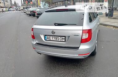 Універсал Skoda Superb 2012 в Дніпрі