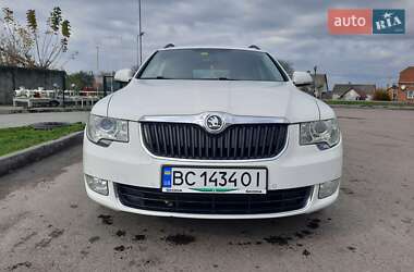 Универсал Skoda Superb 2011 в Городке