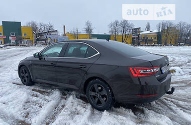 Лифтбек Skoda Superb 2015 в Житомире