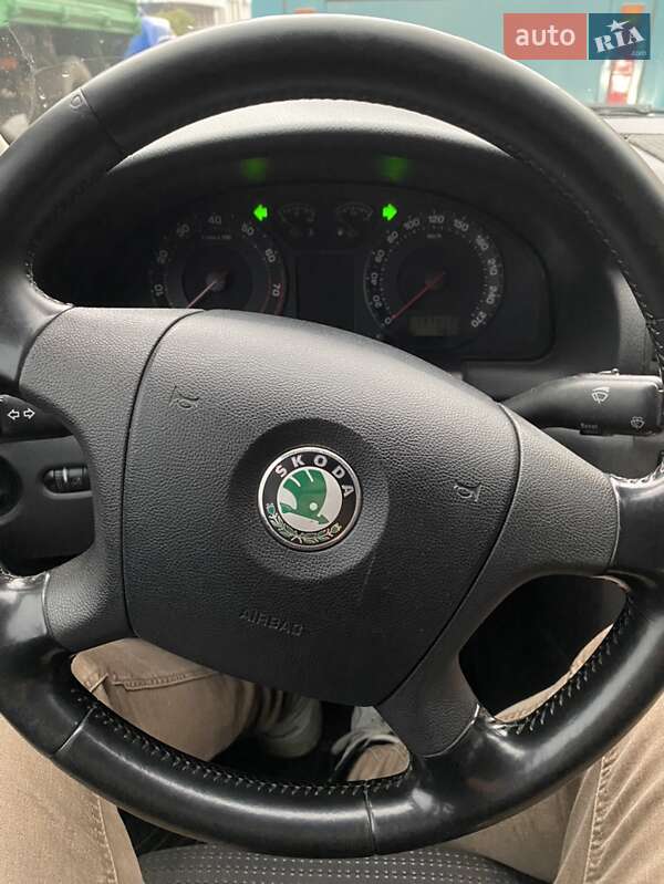 Лифтбек Skoda Superb 2006 в Ужгороде
