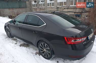 Лифтбек Skoda Superb 2016 в 