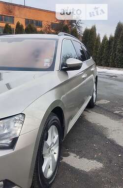 Универсал Skoda Superb 2016 в Умани