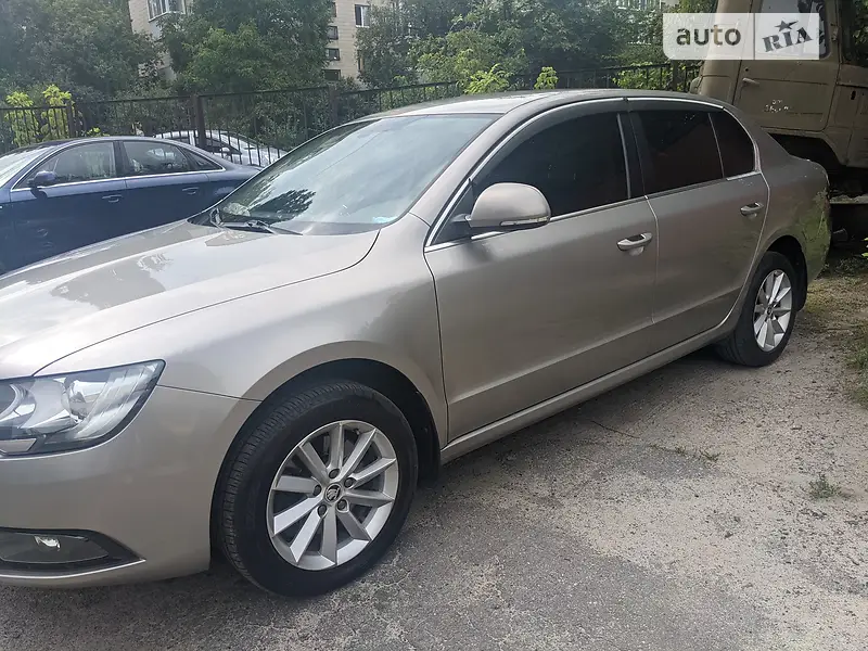 Лифтбек Skoda Superb 2013 в 