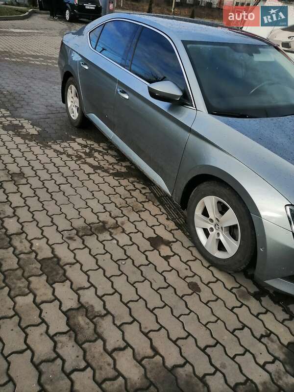 Лифтбек Skoda Superb 2017 в Ужгороде