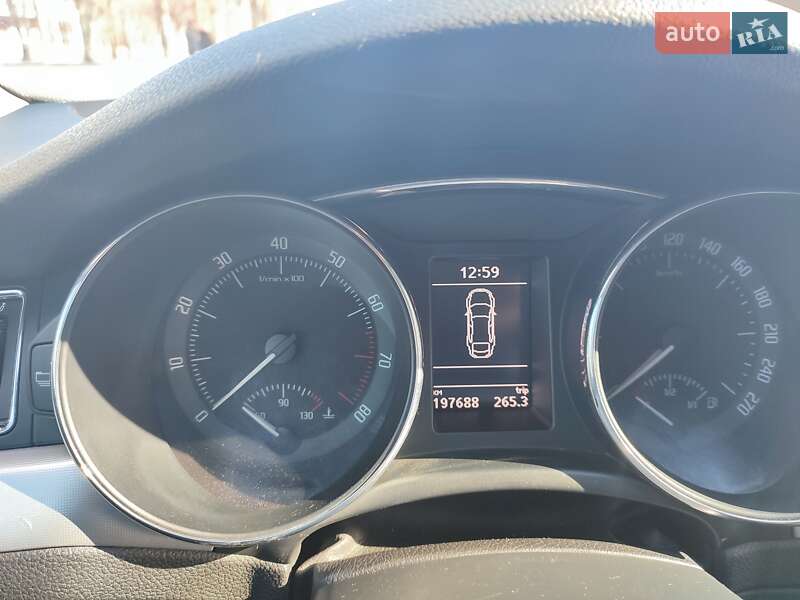 Лифтбек Skoda Superb 2012 в Кривом Роге