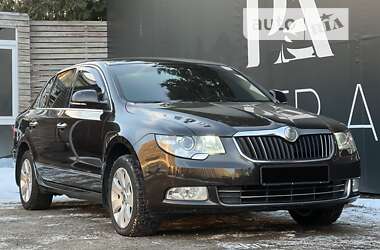 Лифтбек Skoda Superb 2012 в 