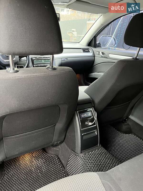 Лифтбек Skoda Superb 2011 в Ужгороде