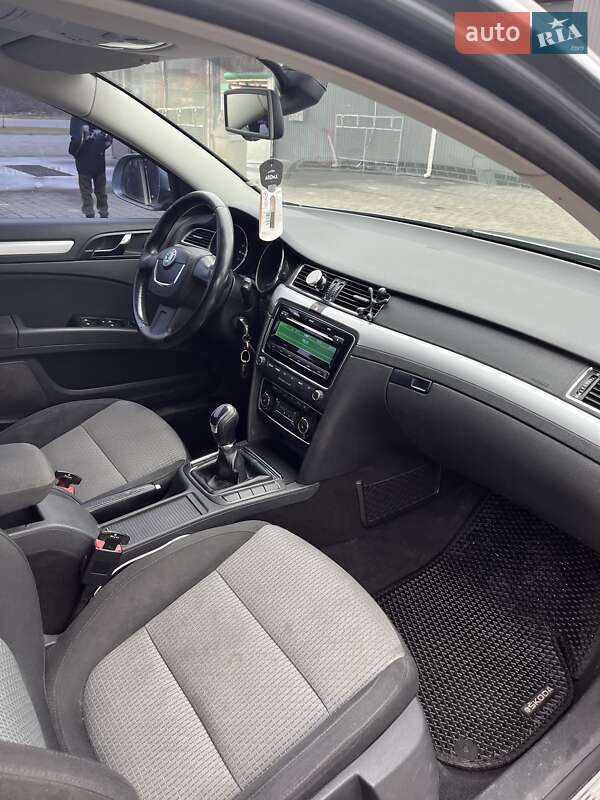 Лифтбек Skoda Superb 2011 в Ужгороде