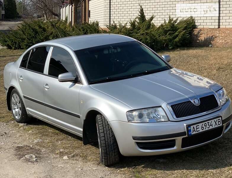 Лифтбек Skoda Superb 2002 в Днепре