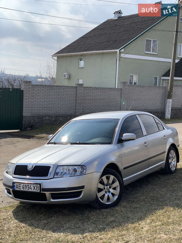 Лифтбек Skoda Superb 2002 в Днепре