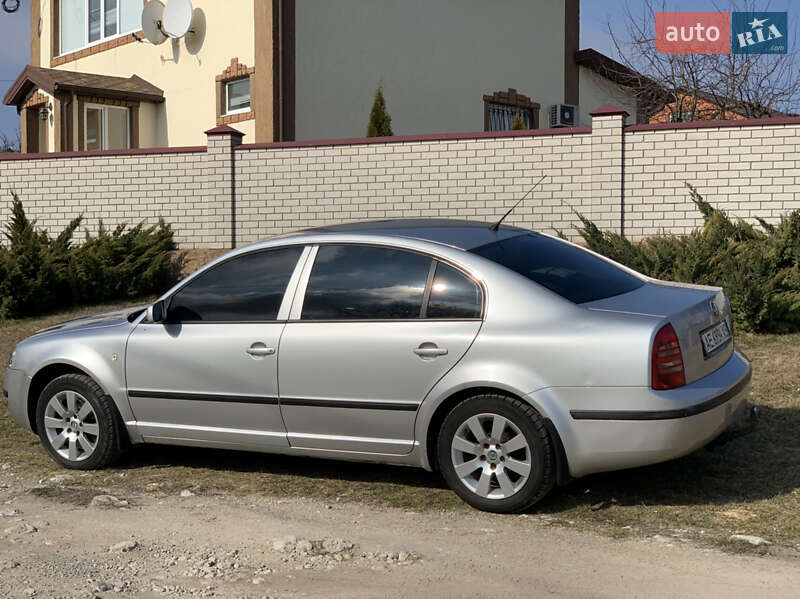Лифтбек Skoda Superb 2002 в Днепре