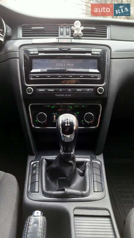 Лифтбек Skoda Superb 2012 в Рахове