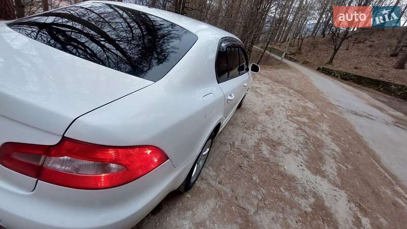 Лифтбек Skoda Superb 2012 в Рахове