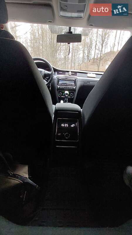 Лифтбек Skoda Superb 2012 в Рахове