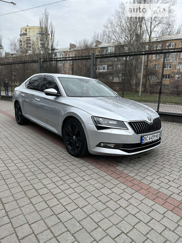 Лифтбек Skoda Superb 2016 в 