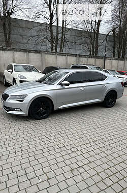 Лифтбек Skoda Superb 2016 в 