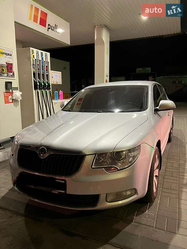 Лифтбек Skoda Superb 2010 в Запорожье