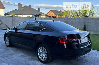 Лифтбек Skoda Superb 2018 в 