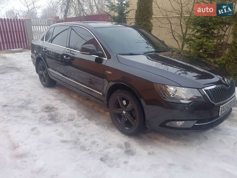 Седан Skoda Superb 2013 в Берегово