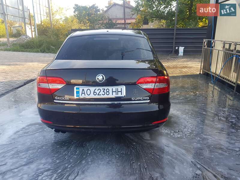 Седан Skoda Superb 2013 в Берегово