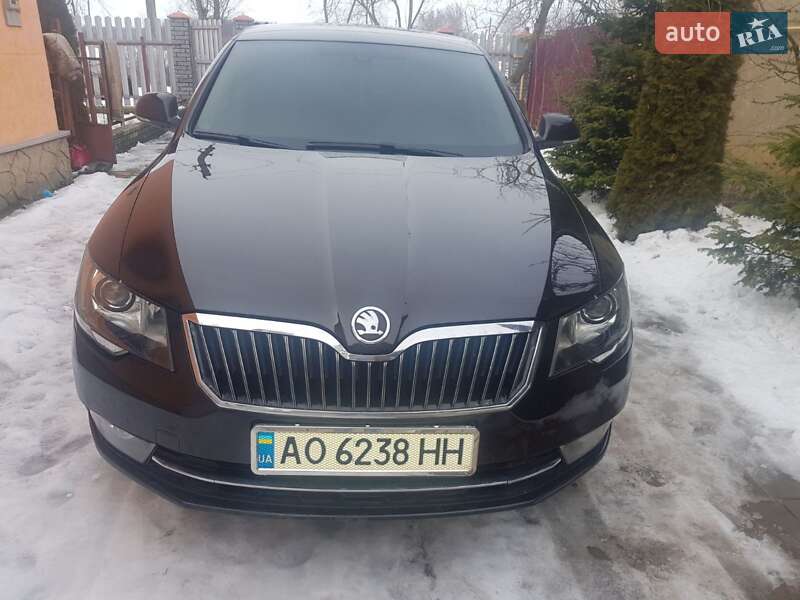 Седан Skoda Superb 2013 в Берегово