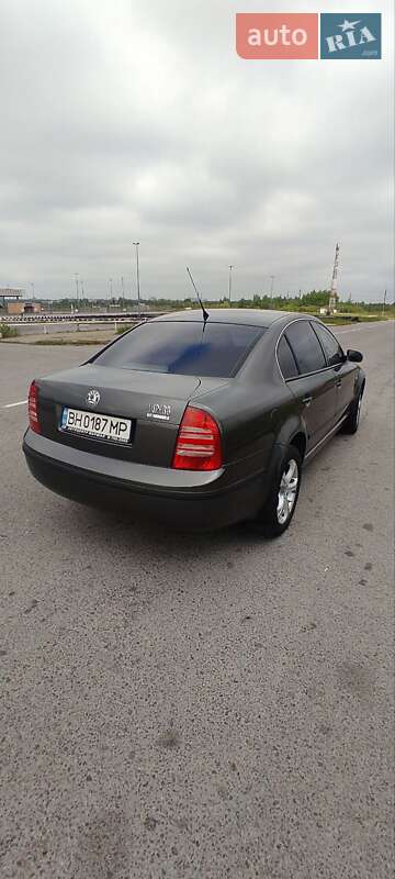 Ліфтбек Skoda Superb 2003 в Львові