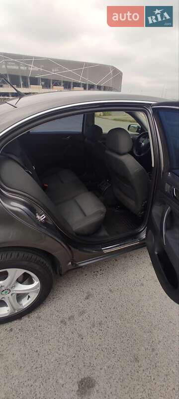 Ліфтбек Skoda Superb 2003 в Львові