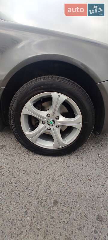 Ліфтбек Skoda Superb 2003 в Львові