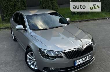 Лифтбек Skoda Superb 2014 в 